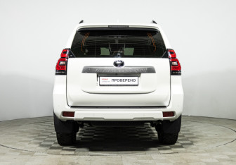 Подержанный автомобиль Toyota Land Cruiser Prado 2017 года (6 фото)