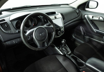 Подержанный автомобиль Kia Cerato Sedan 2011 года (11 фото)