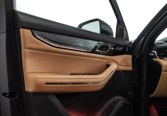 Подержанный автомобиль Lynk&Co 09 2023 года (27 фото)