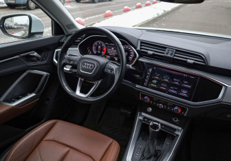 Подержанный автомобиль Audi Q3 2020 года (9 фото)