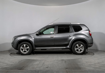 Подержанный автомобиль Nissan Terrano 2017 года (8 фото)