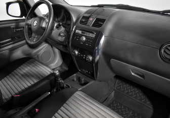 Подержанный автомобиль Suzuki SX4 Hatchback 2013 года (12 фото)