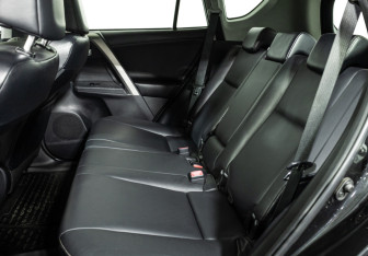 Подержанный автомобиль Toyota RAV4 2013 года (10 фото)