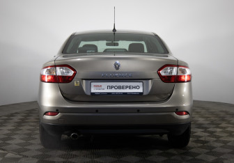 Подержанный автомобиль Renault Fluence 2012 года (6 фото)