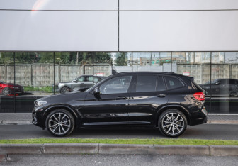 Подержанный автомобиль BMW X3 2018 года (9 фото)
