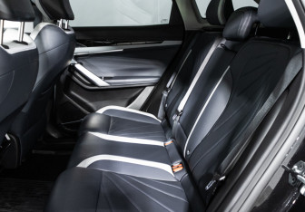 Подержанный автомобиль Geely Atlas 2024 года (10 фото)