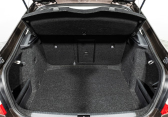 Подержанный автомобиль Skoda Octavia Liftback 2016 года (18 фото)