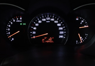 Подержанный автомобиль Kia Sorento 2014 года (12 фото)