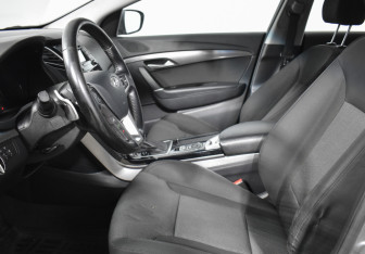 Подержанный автомобиль Hyundai i40 Wagon 2013 года (10 фото)