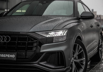 Подержанный автомобиль Audi Q8 2019 года (2 фото)