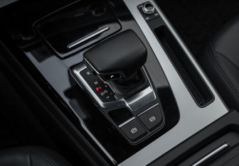 Подержанный автомобиль Audi Q5 2021 года (25 фото)