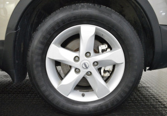 Подержанный автомобиль Nissan Qashqai 2012 года (9 фото)