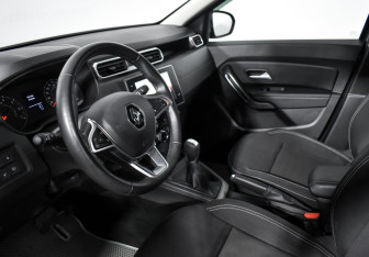 Подержанный автомобиль Renault Duster 2021 года (9 фото)
