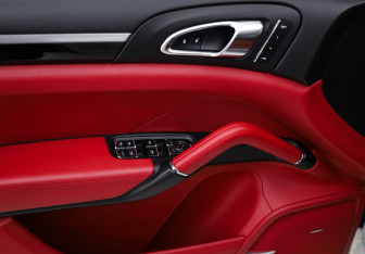 Подержанный автомобиль Porsche Cayenne 2016 года (27 фото)