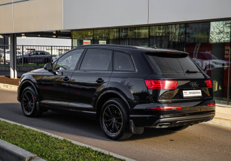 Подержанный автомобиль Audi Q7 2018 года (6 фото)