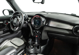 Подержанный автомобиль MINI Hatch 2019 года (9 фото)