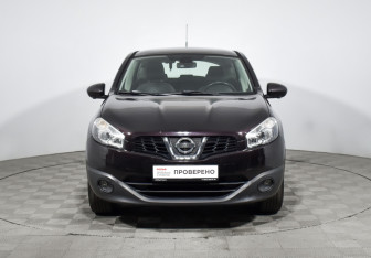 Подержанный автомобиль Nissan Qashqai 2012 года (2 фото)