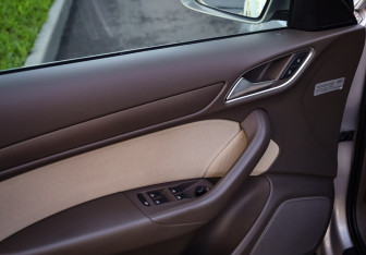 Подержанный автомобиль Audi Q3 2013 года (21 фото)