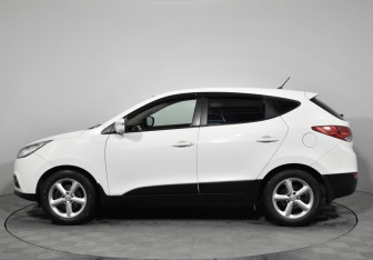 Подержанный автомобиль Hyundai ix35 2012 года (8 фото)