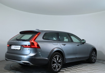Подержанный автомобиль Volvo V90 Cross Country 2019 года (5 фото)