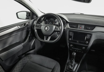 Подержанный автомобиль Skoda Rapid Liftback 2018 года (9 фото)