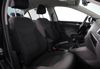 Подержанный автомобиль Volkswagen Jetta Sedan 2012 года (11 фото)