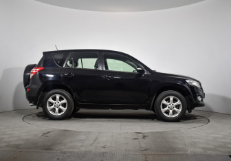 Подержанный автомобиль Toyota RAV4 2011 года (4 фото)