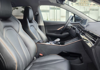 Подержанный автомобиль Omoda C5 2023 года (11 фото)