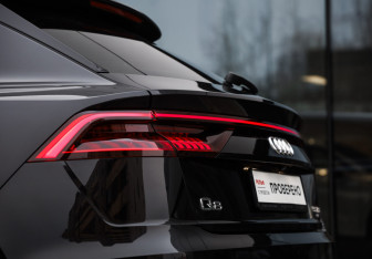 Подержанный автомобиль Audi Q8 2018 года (9 фото)