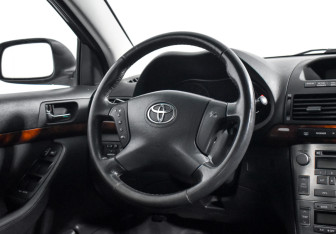 Подержанный автомобиль Toyota Avensis Sedan 2006 года (15 фото)