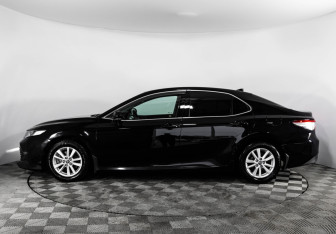 Подержанный автомобиль Toyota Camry Sedan 2020 года (10 фото)