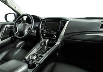 Подержанный автомобиль Mitsubishi Pajero Sport 2021 года (9 фото)