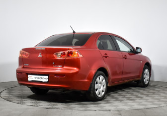 Подержанный автомобиль Mitsubishi Lancer Sedan 2007 года (5 фото)