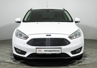 Подержанный автомобиль Ford Focus Hatchback 2015 года (2 фото)