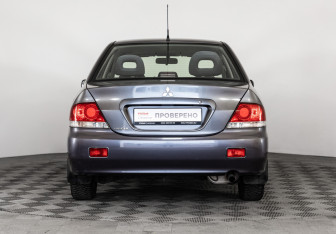 Подержанный автомобиль Mitsubishi Lancer Sedan 2005 года (6 фото)