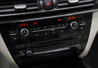 Подержанный автомобиль BMW X5 2016 года (20 фото)