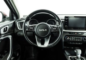 Подержанный автомобиль Kia Ceed Hatchback 2022 года (20 фото)