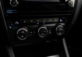 Подержанный автомобиль Skoda Octavia Liftback 2014 года (20 фото)
