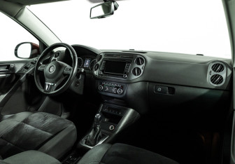 Подержанный автомобиль Volkswagen Tiguan 2012 года (9 фото)