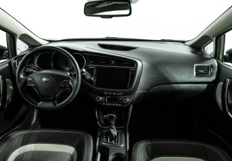 Подержанный автомобиль Kia Ceed Wagon 2017 года (13 фото)