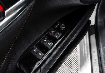 Подержанный автомобиль Toyota Camry Sedan 2019 года (10 фото)