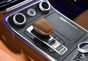 Подержанный автомобиль Hongqi H9 2023 года (11 фото)