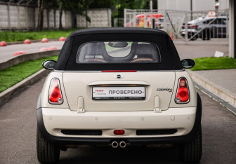 Подержанный автомобиль MINI Cabrio 2006 года (7 фото)