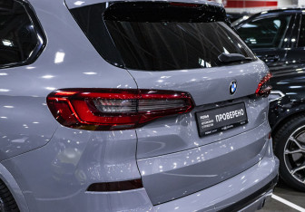 Подержанный автомобиль BMW X5 2019 года (13 фото)