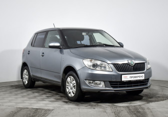 Подержанный автомобиль Skoda Fabia Hatchback 2012 года (3 фото)