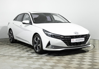 Подержанный автомобиль Hyundai Elantra Sedan 2022 года (3 фото)