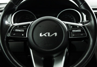 Подержанный автомобиль Kia Ceed Hatchback 2022 года (21 фото)