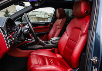 Подержанный автомобиль Porsche Cayenne 2020 года (28 фото)