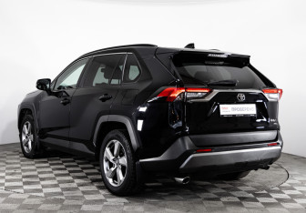 Подержанный автомобиль Toyota RAV4 2020 года (7 фото)