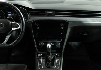 Подержанный автомобиль Volkswagen Passat Sedan 2020 года (14 фото)